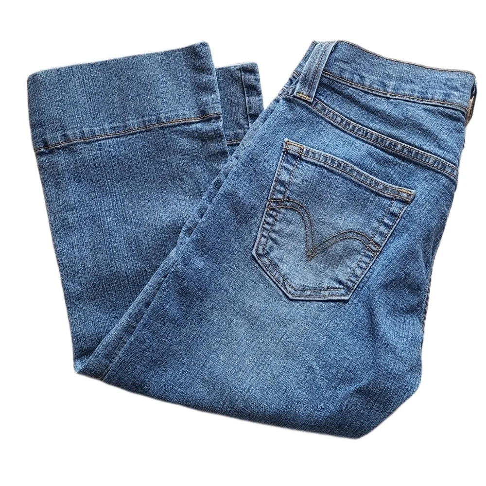 Levi's Low Slouch Capri Jeans - Picture 5 of 8